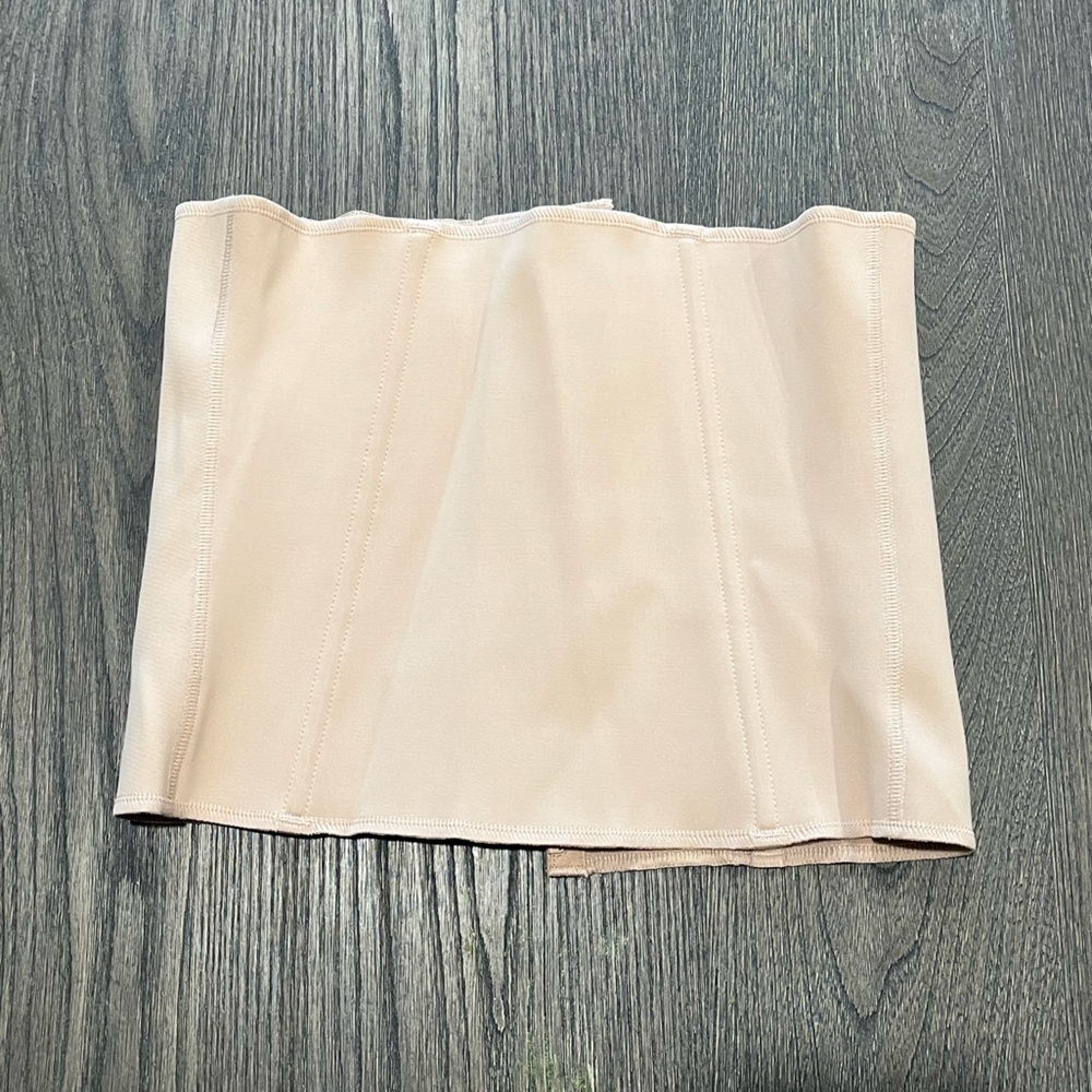 NWOT Skims Waist Trainer Clay - Size M